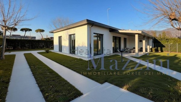 casa indipendente in vendita a Forte dei Marmi in zona Vittoria Apuana