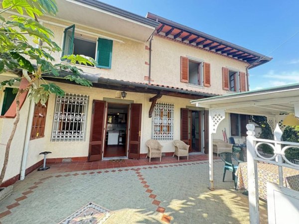 casa indipendente in vendita a Forte dei Marmi