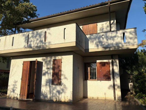 casa indipendente in vendita a Forte dei Marmi in zona Vittoria Apuana