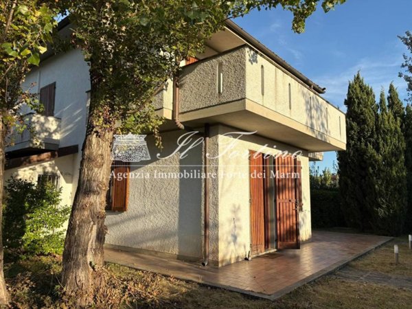 casa indipendente in vendita a Forte dei Marmi in zona Vaiana
