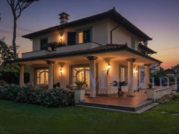 casa indipendente in vendita a Forte dei Marmi in zona Vittoria Apuana