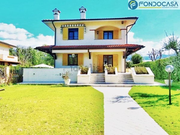 casa indipendente in vendita a Forte dei Marmi