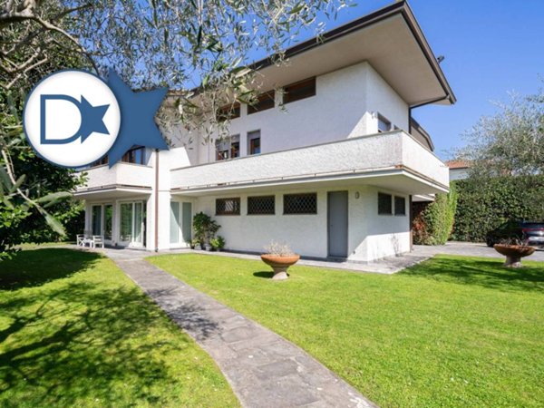 casa indipendente in vendita a Forte dei Marmi