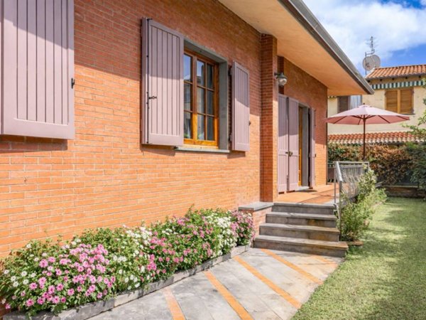 casa indipendente in vendita a Forte dei Marmi