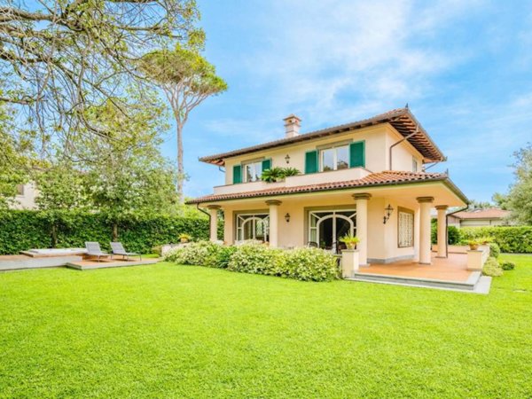 casa indipendente in vendita a Forte dei Marmi in zona Vittoria Apuana