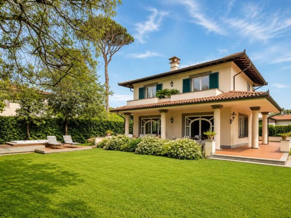 casa indipendente in vendita a Forte dei Marmi in zona Vittoria Apuana