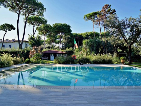 casa indipendente in vendita a Forte dei Marmi in zona Vittoria Apuana