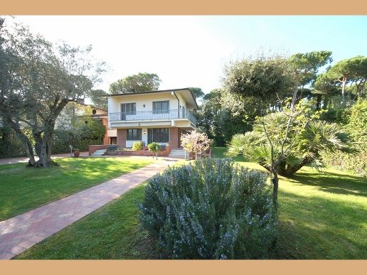 casa indipendente in vendita a Forte dei Marmi in zona Roma Imperiale