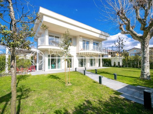 casa indipendente in vendita a Forte dei Marmi