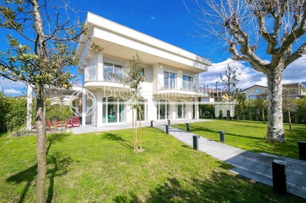 casa indipendente in vendita a Forte dei Marmi