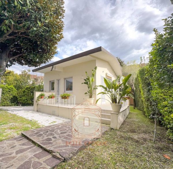casa indipendente in vendita a Forte dei Marmi