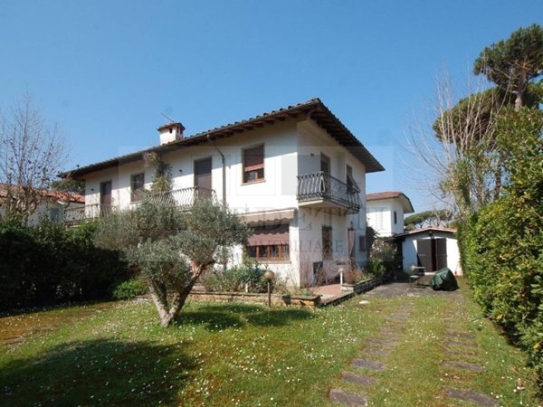 casa indipendente in vendita a Forte dei Marmi in zona Vittoria Apuana