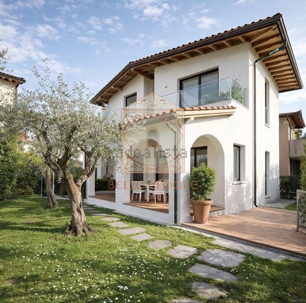 casa indipendente in vendita a Forte dei Marmi