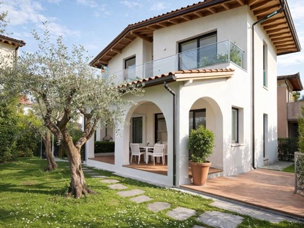 casa indipendente in vendita a Forte dei Marmi