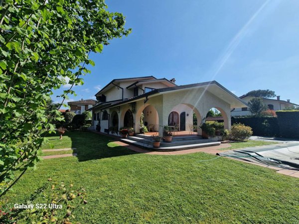 casa indipendente in vendita a Forte dei Marmi in zona Vaiana