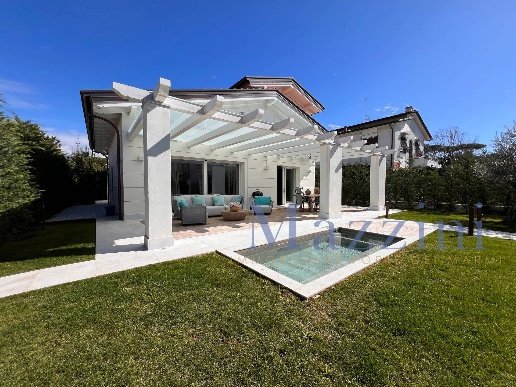 casa indipendente in vendita a Forte dei Marmi in zona Roma Imperiale