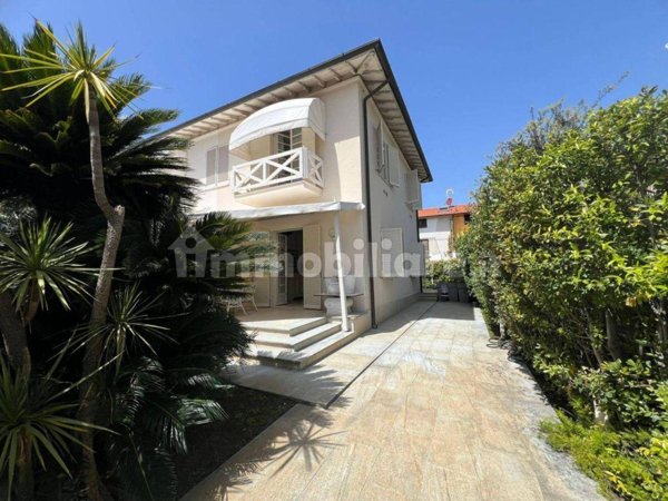 casa indipendente in vendita a Forte dei Marmi