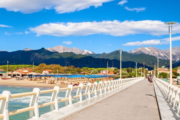 casa indipendente in vendita a Forte dei Marmi in zona Vittoria Apuana