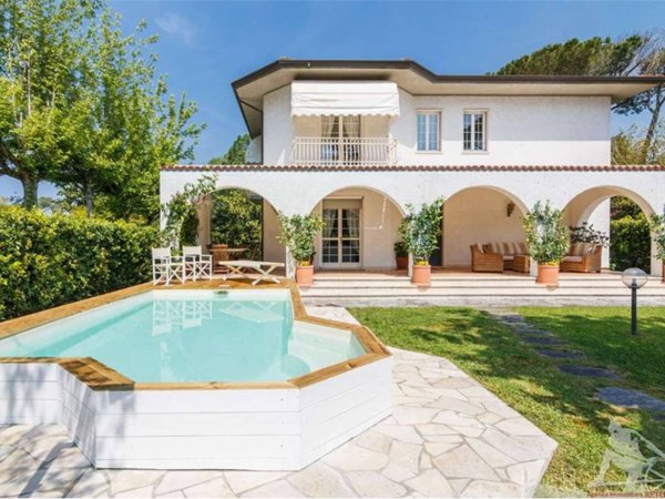 casa indipendente in vendita a Forte dei Marmi