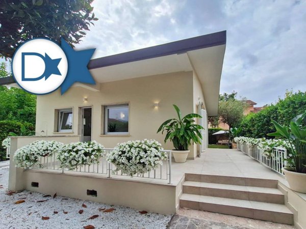 casa indipendente in vendita a Forte dei Marmi