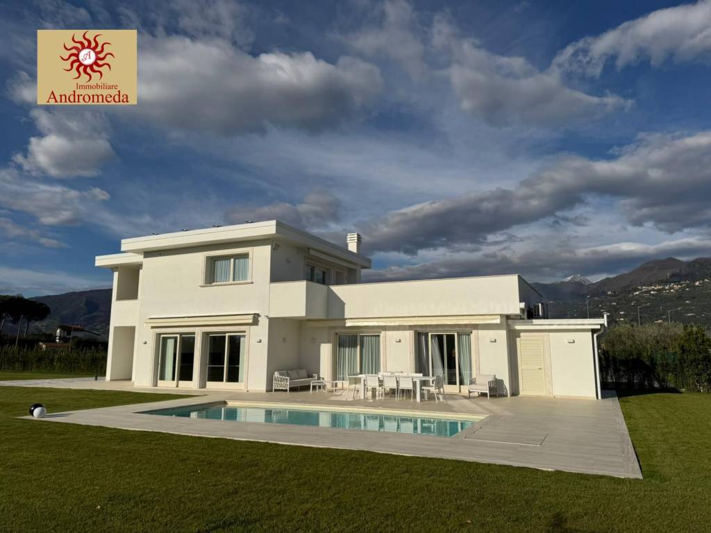 casa indipendente in vendita a Forte dei Marmi in zona Vaiana