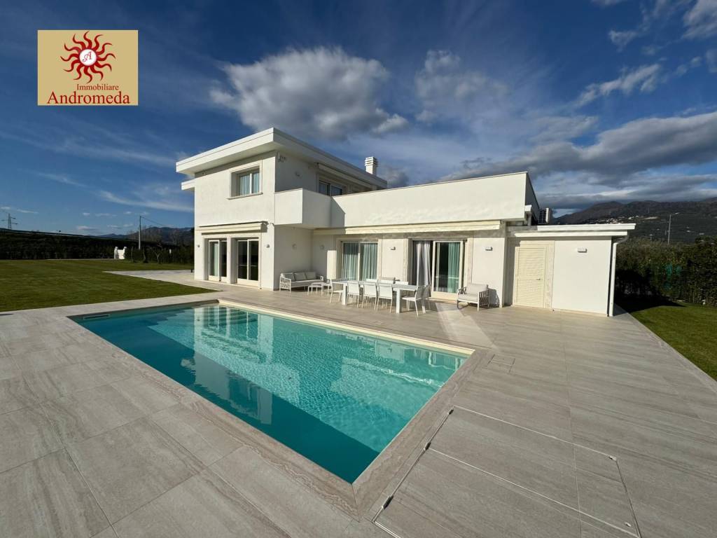 casa indipendente in vendita a Forte dei Marmi in zona Vaiana