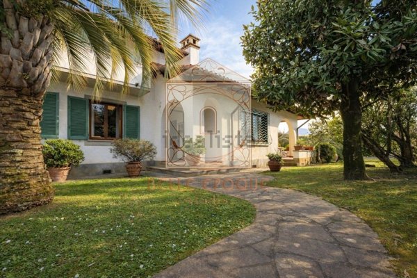 casa indipendente in vendita a Forte dei Marmi
