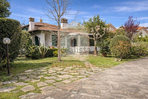 casa indipendente in vendita a Forte dei Marmi