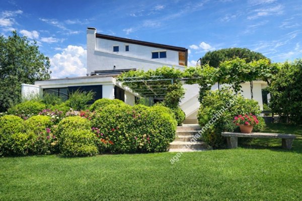 casa indipendente in vendita a Forte dei Marmi in zona Roma Imperiale