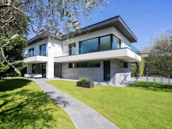 casa indipendente in vendita a Forte dei Marmi