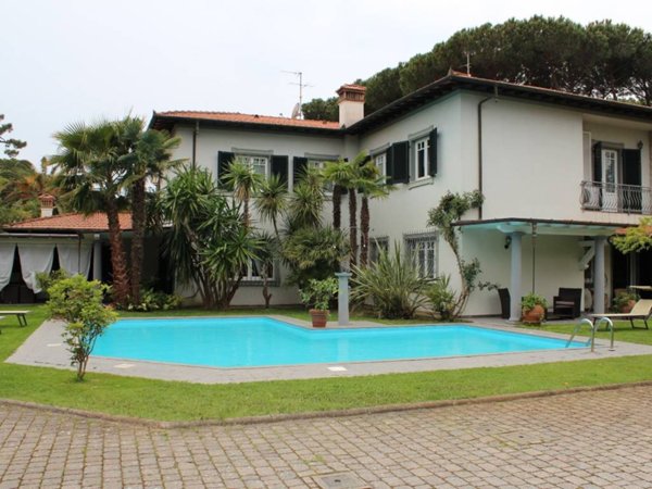 casa indipendente in vendita a Forte dei Marmi in zona Vittoria Apuana