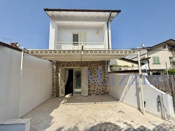 casa indipendente in vendita a Forte dei Marmi