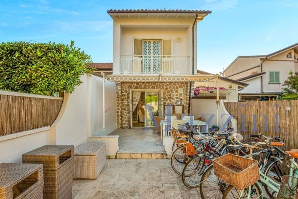 casa indipendente in vendita a Forte dei Marmi