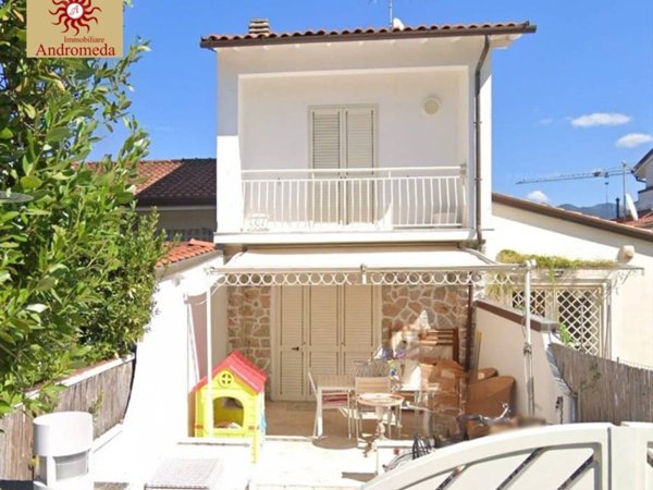 casa indipendente in vendita a Forte dei Marmi