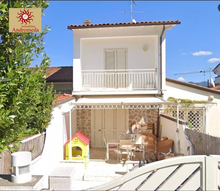 casa indipendente in vendita a Forte dei Marmi