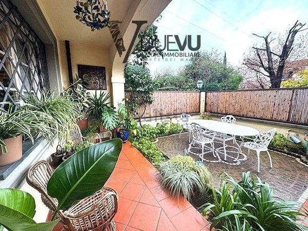 casa indipendente in vendita a Forte dei Marmi in zona Vittoria Apuana