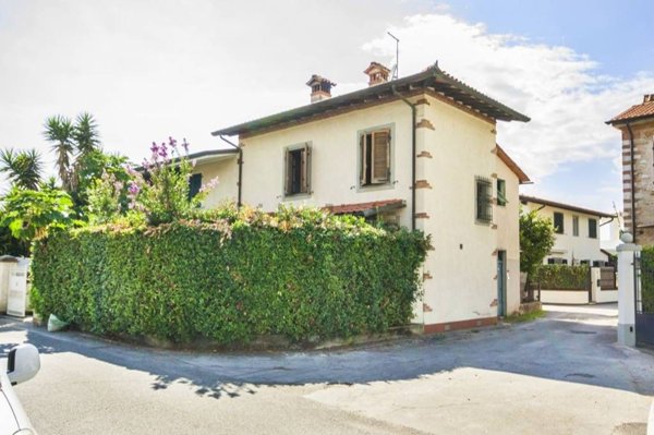 casa indipendente in vendita a Forte dei Marmi