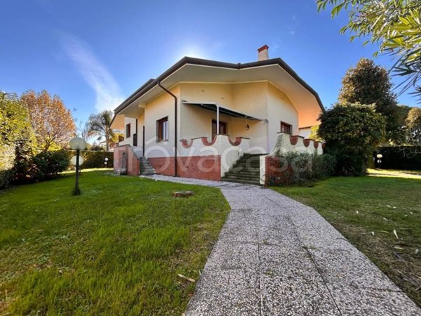 casa indipendente in vendita a Forte dei Marmi in zona Roma Imperiale