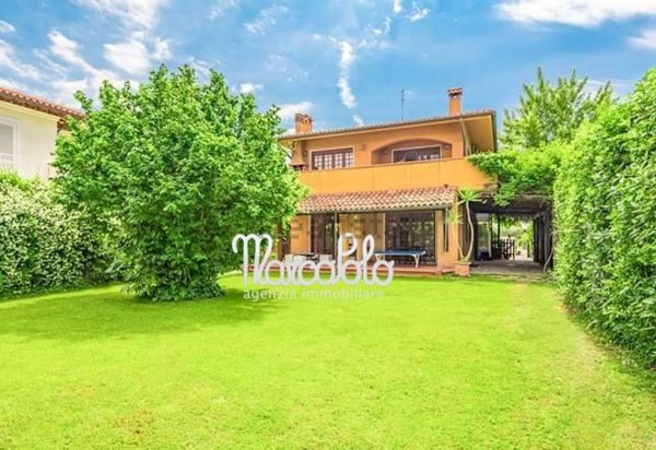 casa indipendente in vendita a Forte dei Marmi