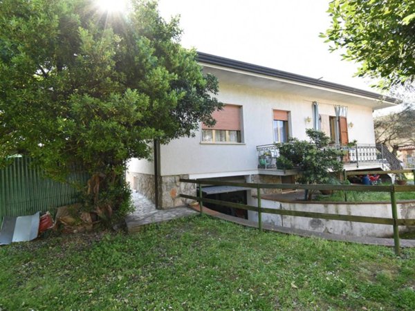casa indipendente in vendita a Forte dei Marmi in zona Vaiana