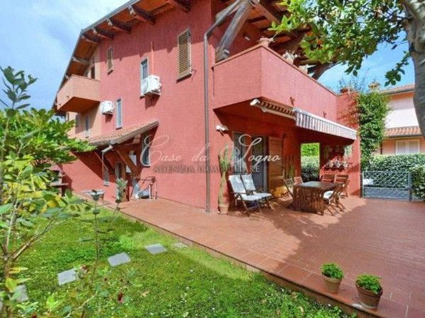 casa indipendente in vendita a Forte dei Marmi