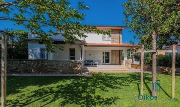 casa indipendente in vendita a Forte dei Marmi in zona Vittoria Apuana