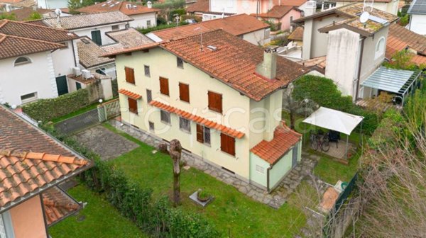 casa indipendente in vendita a Forte dei Marmi