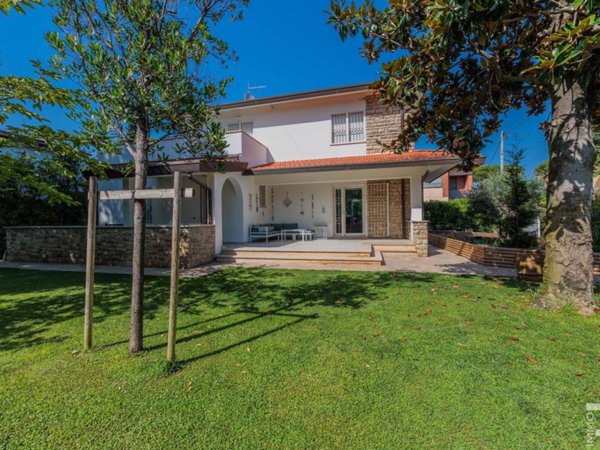 casa indipendente in vendita a Forte dei Marmi