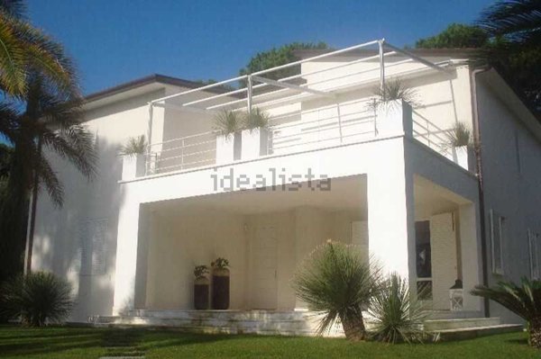 casa indipendente in vendita a Forte dei Marmi in zona Roma Imperiale