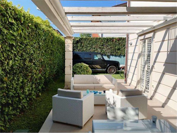 casa indipendente in vendita a Forte dei Marmi