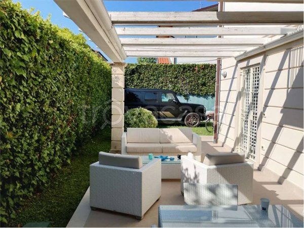 casa indipendente in vendita a Forte dei Marmi