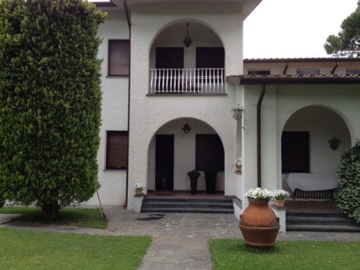 casa indipendente in vendita a Forte dei Marmi in zona Roma Imperiale