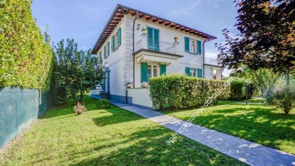 casa indipendente in vendita a Forte dei Marmi