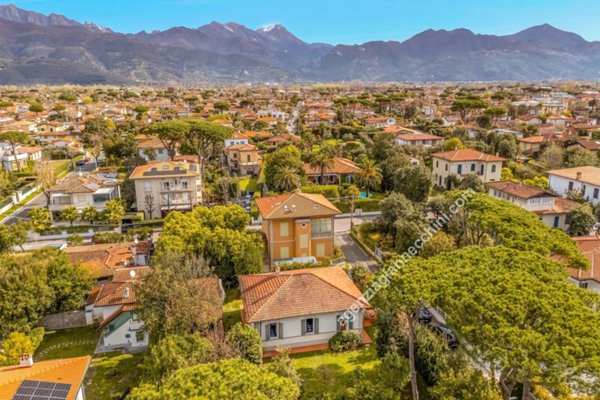 casa indipendente in vendita a Forte dei Marmi